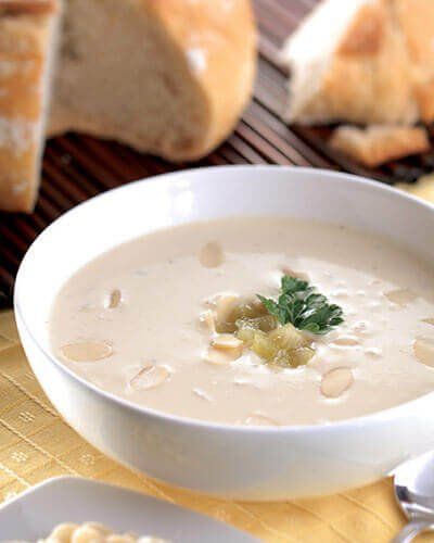 Crema de pollo y almendras