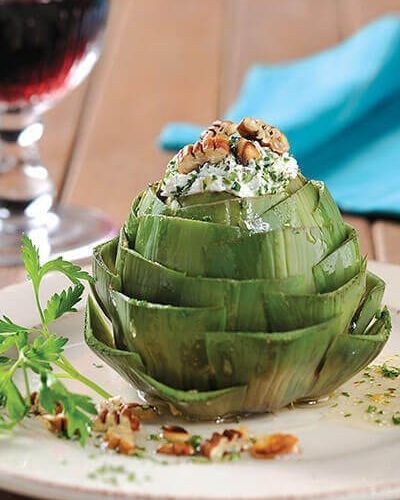 Alcachofas rellenas con queso y frutos secos