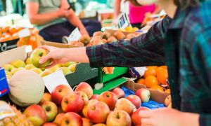 ¿Por qué es mejor consumir local que comprar en supermercados?