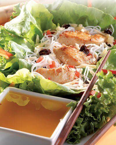 Ensalada de pollo con vinagreta de mostaza y miel