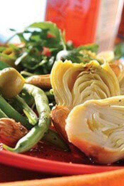 Ensalada tibia de corazones de alcachofa