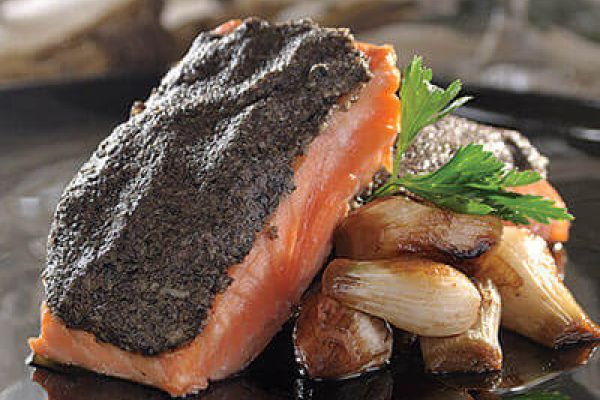 Salmón con costra de aceitunas