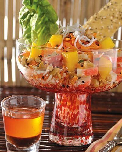 Ensalada  de surimi con mango y coco