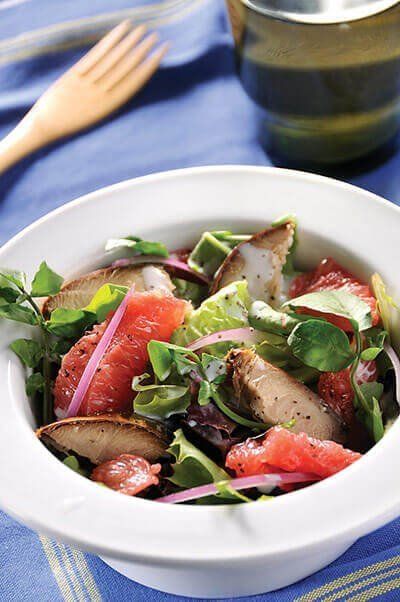 Ensalada de toronja con trucha ahumada