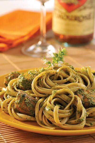 Pasta con pollo y pesto de cilantro