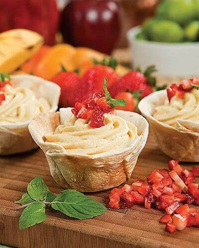 Canasta rellena con mousse de plátano