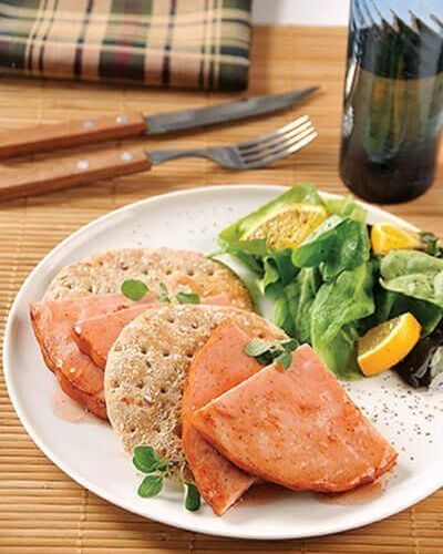 Jamón asado con salsa de vinagre de frambuesa