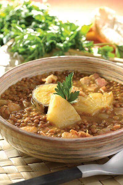 Sopa de lentejas con frutas