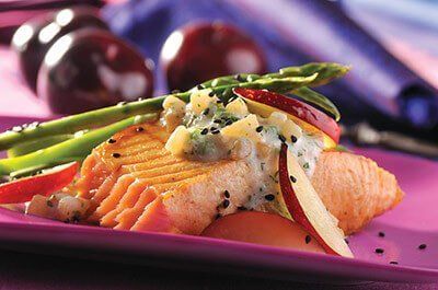 Salmón con chutney de ciruela