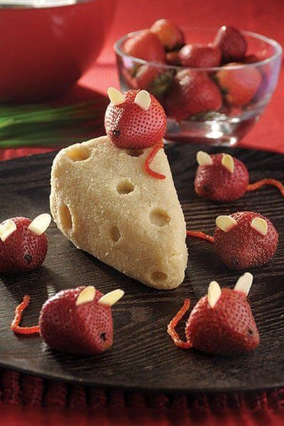 Ratones de fresa con mazapán de almendra