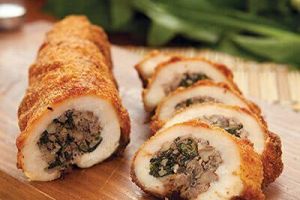 Rollo empanizado con relleno de espinaca