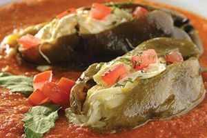 Chiles rellenos de queso con salsa de chorizo