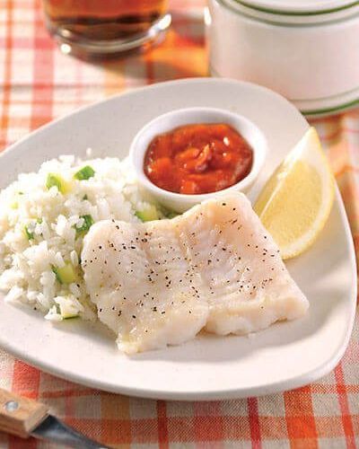 Pescado al vapor con salsa de jitomate