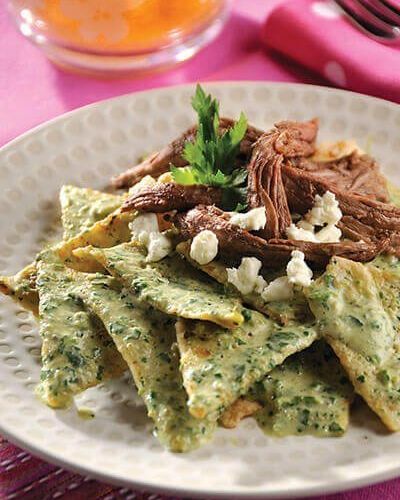 Chilaquiles verdes de chile poblano con arrachera