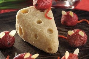 Ratones de fresa con mazapán de almendra