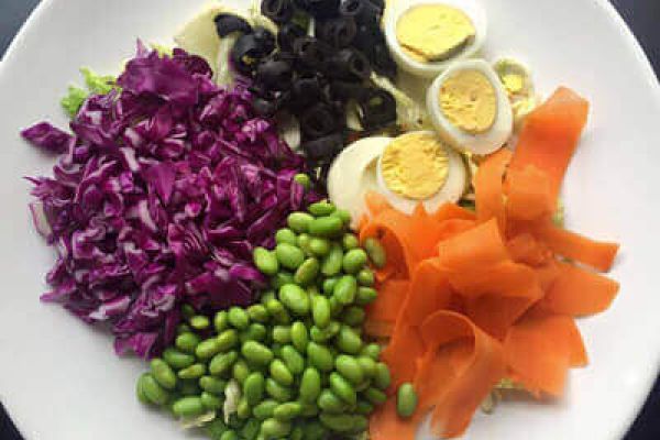 Ensalada de col y edamames