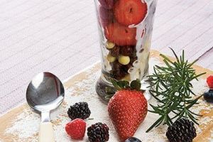 Copa de frutas y merengues