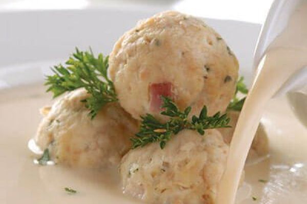Albóndigas de pan con crema de champiñones