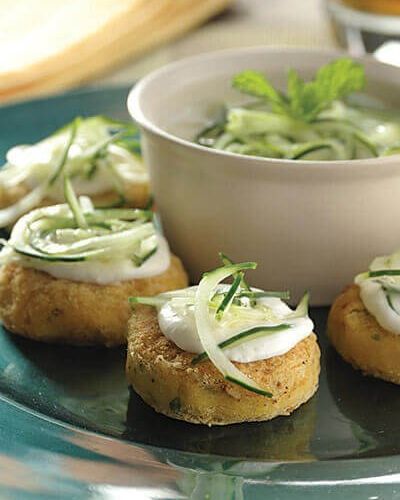 Tortitas de garbanzo con ensalada de pepino