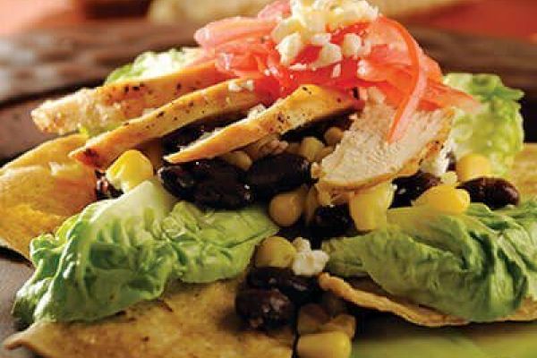 Ensalada de tortilla con vinagreta de chipotle