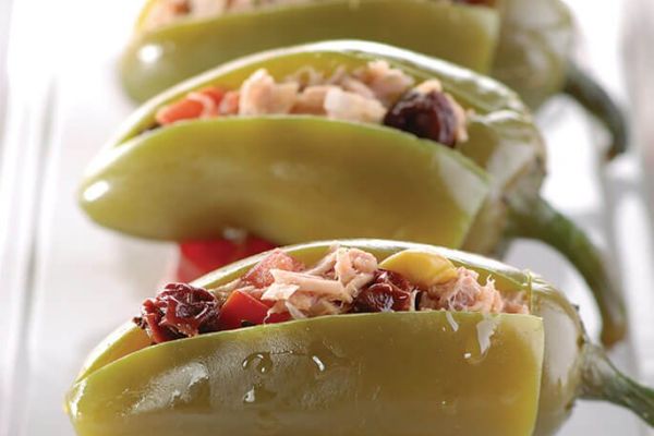 Chiles jalapenos rellenos de atun