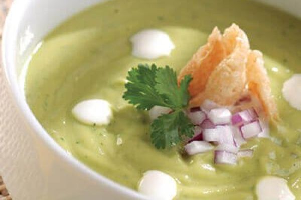 Sopa fría de aguacate