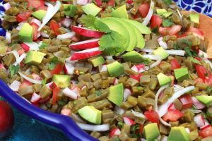 Ensalada de nopales con limón y orégano