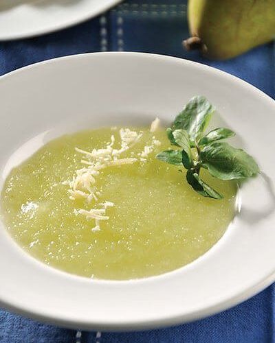 Sopa de berros con pera