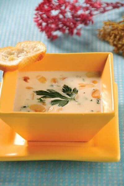 Sopa almendrada