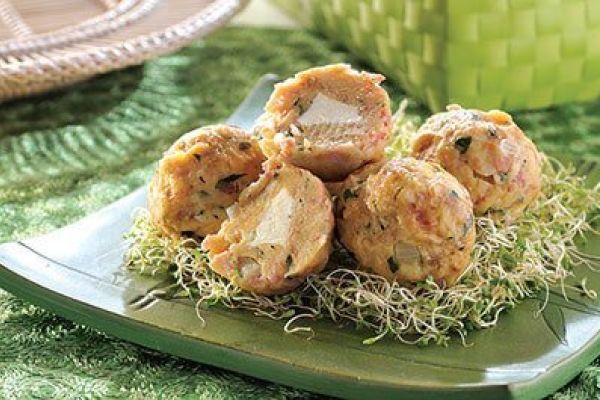 Albóndigas de pan rellenas de queso