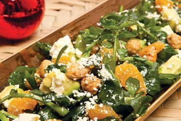 Ensalada de frutos secos y queso cotija