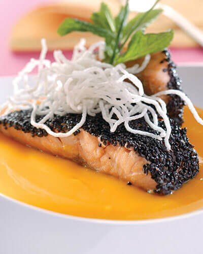 Salmón con salsa de mango chipotle