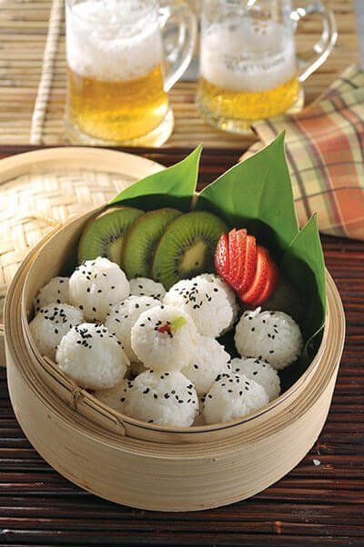 Bolitas de sushi con frutas