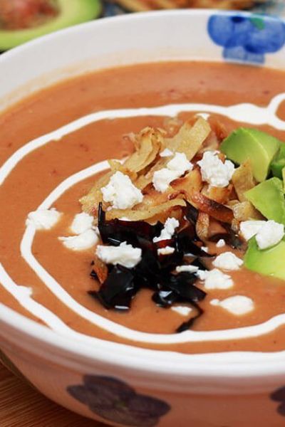 Sopa tarasca con queso y crema vegana