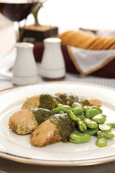 Pechuga de pollo al pesto en epazote