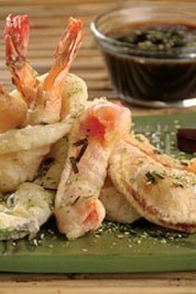 Tempura de camarón y verduras