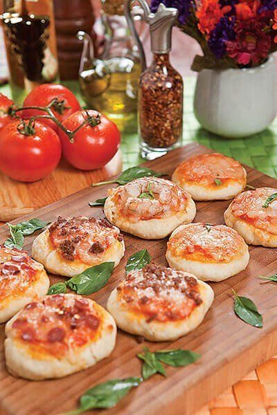 Mini pizzas de carne y camarón