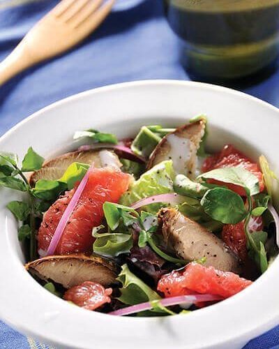 Ensalada de toronja con trucha ahumada