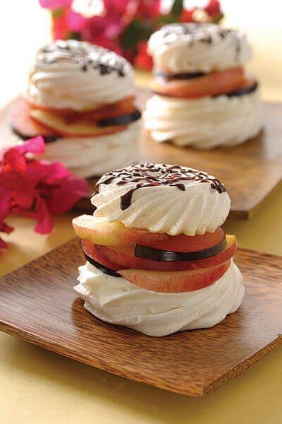 Merengue con frutas del verano