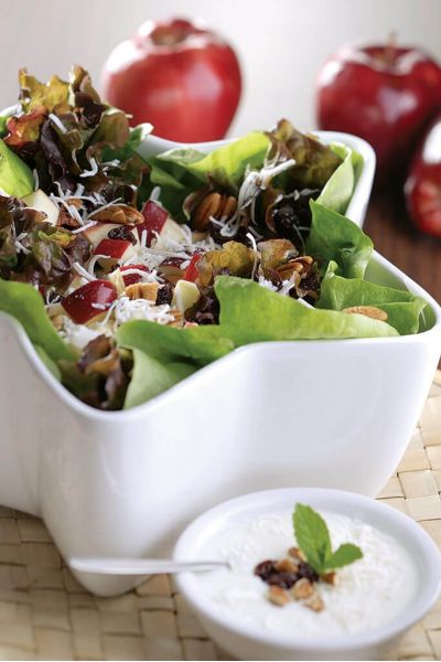 Ensalada de manzana con yogurt de coco