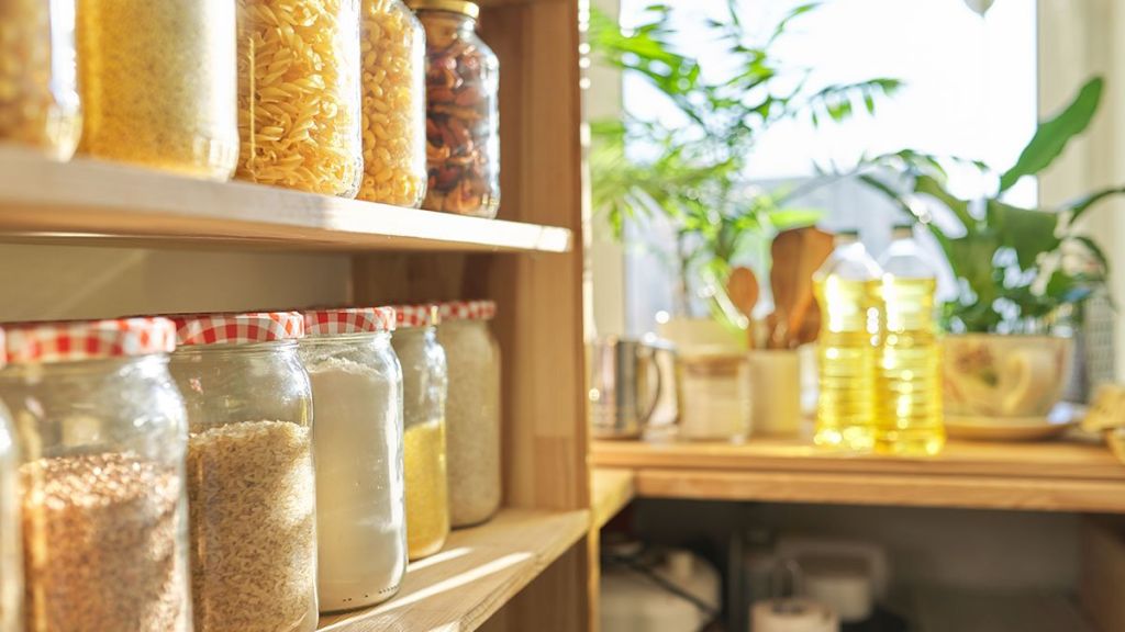 Arregla tu despensa para promover una mejor alimentación familiar