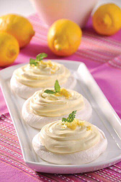 Tartas de merengue con crema de limón