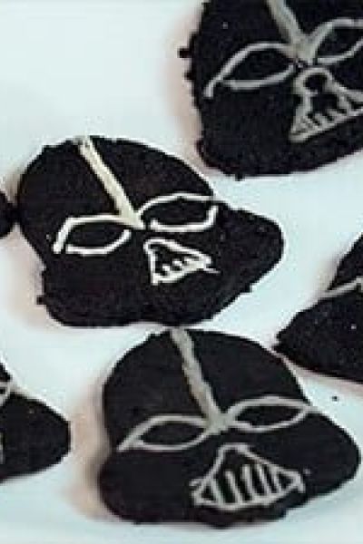 Galletas de chocolate en forma de Darth Vader