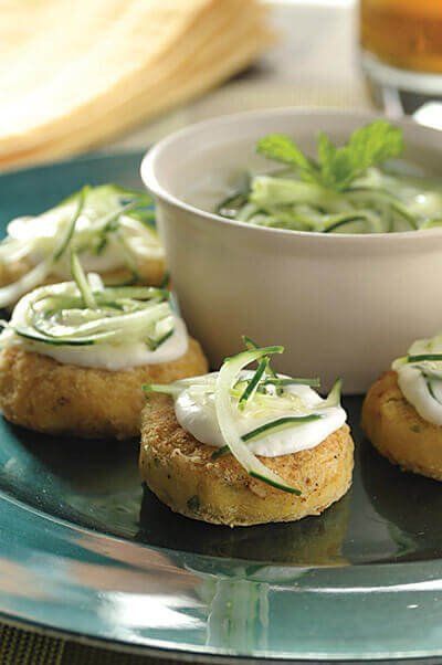 Tortitas de garbanzo con ensalada de pepino