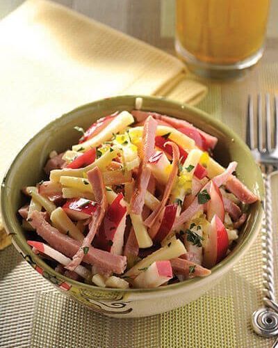 Ensalada de salchicha y manzana