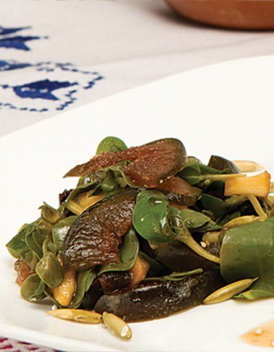 Verdolagas o romeritos con frutos secos