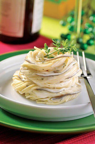 Pasta cremosa con limón y angulas de surimi
