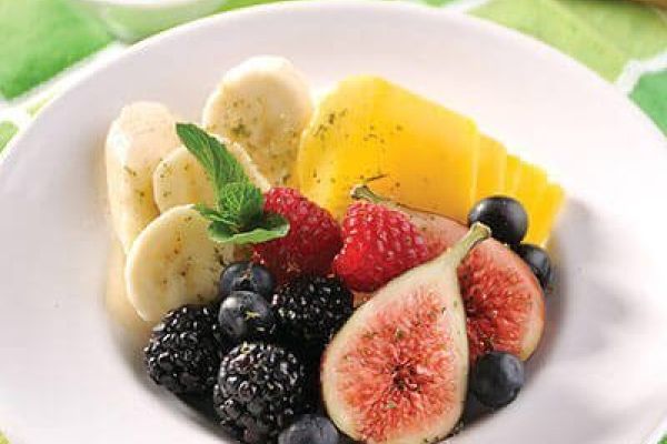 Ensalada de frutas con azúcar de hierbabuena