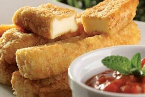 Deditos de queso con dip de tomate