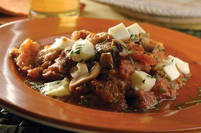 Chicharrón en salsa roja